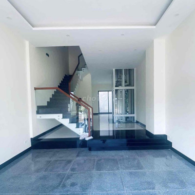 Toà nhà 4 tầng KDT An Phước có sẵn thang máy tiện làm văn phòng KD