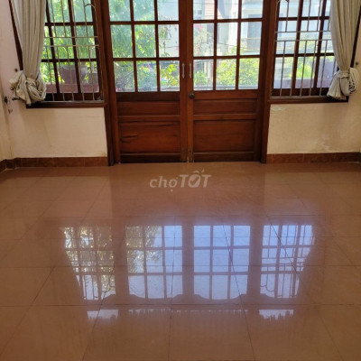 Cho thuê nhà mặt tiền đường Trường Chinh Quy Nhơn 100m2 n5 3 lầu