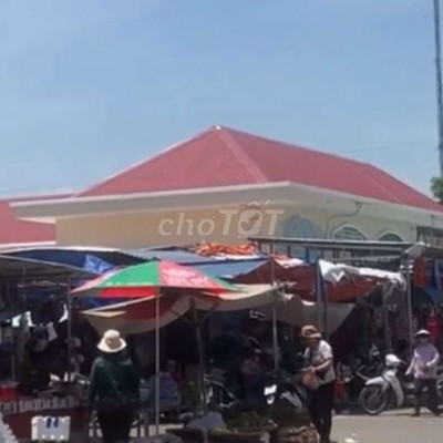 Bán 3 lồ đất  liền kề  đối diện chợ Bồ Đề giá 1 tỉ 980 triệu