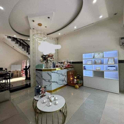 nhà mặt tiền diền hồng ngang 5 100m2