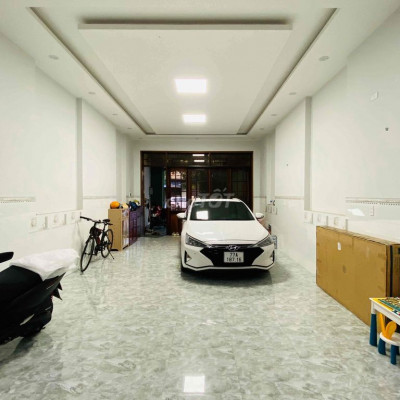 Nhà mặt tiền Trần Hưng Đạo 5*30m mới trống giá rẻ