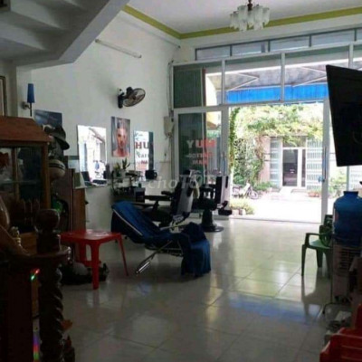 Cho thuê nhà 3 tầng, mặt tiền ôm cua khu chợ Hoa Lư..D