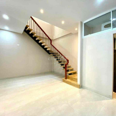 Nhà 3 tầng mới mặt tiền 4PN 4WC ngang 8m giá tốt