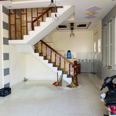 Nhà góc 2 mặt tiền Hoàng Văn Thụ 3 tầng tiện KD