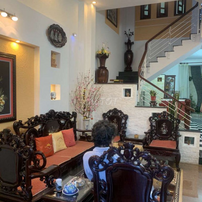 Cho thuê nhà khu Lê Thanh Nghị, tp Quy Nhơn 3 lầu full nội thất