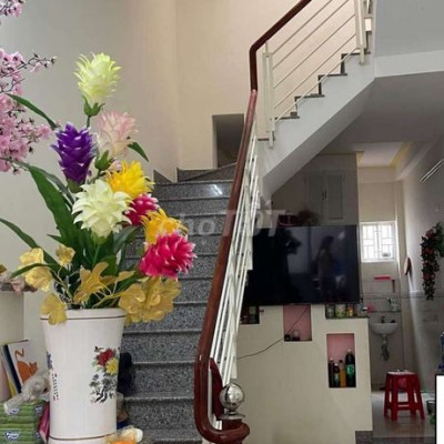 Bán nhà 3 tầng hẻm rộng cạn Hoàng Văn Thụ giá 2 tỉ 980 triệu