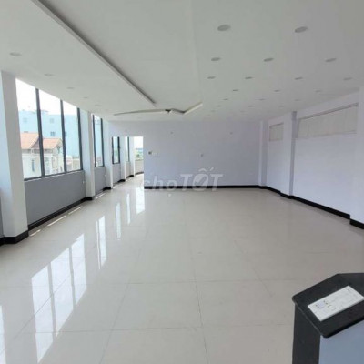 Cho thuê tòa nhà 5 tầng 3 mặt tiền trung tâm thành phố Quy Nhơn