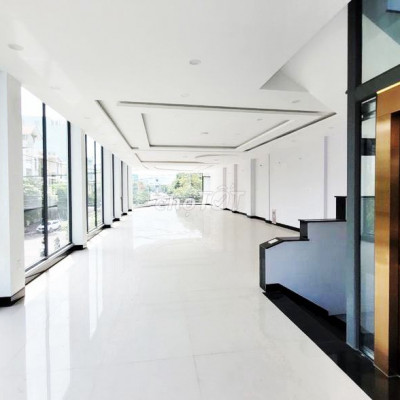 TÒA NHÀ 3 MẶT ĐƯỜNG MỚI HOÀN CÔNG RỘNG MỚI ĐẸP KHU VIP TTTP QUY NHƠN