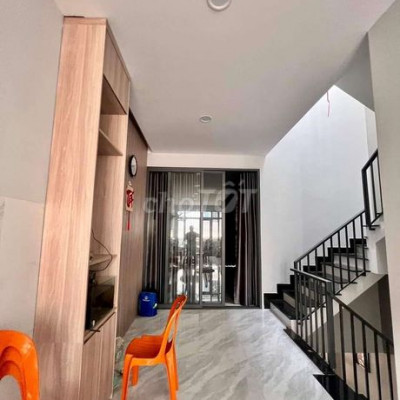 Bán nhà 3 tầng mặt tiền Chợ Đầm