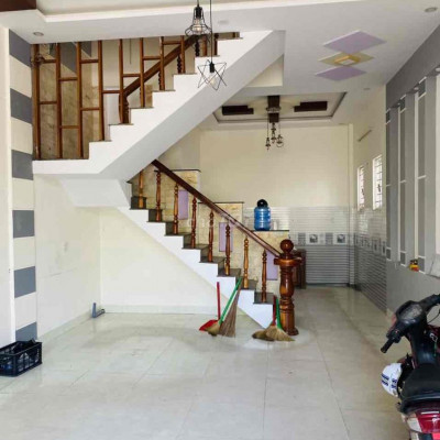 Nhà 3 tầng góc 2 mặt tiền Hoàng Văn Thụ tiện mở Spa Cty văn phòng