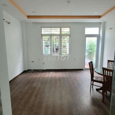 Cho thuê nhà 4 tầng mặt tiền Hoàng Văn Thụ