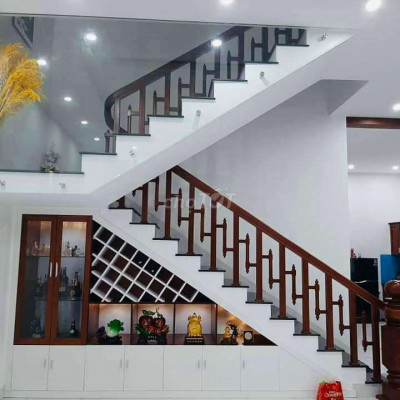 Bán nhà mặt tiền Nguyễn Thái Học, tp Quy Nhơn, Bình Định