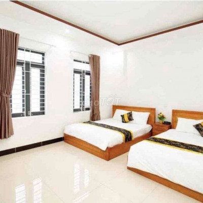 Bán khách sạn khu Ghềnh Ráng gần bến xe Quy Nhơn