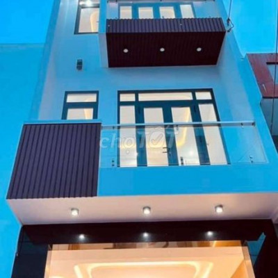Bán nhà 4 tầng mặt tiền Huỳnh Tịnh Của giá 3,5 tỉ