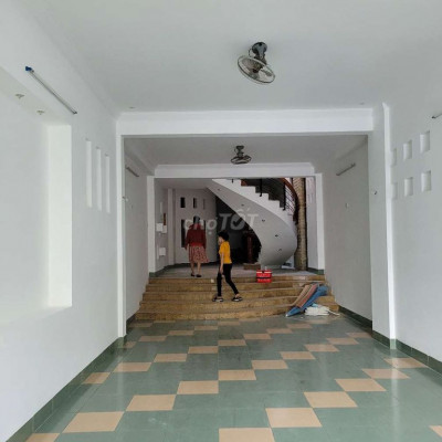 Cbi thuê nhà 3 tầng 150m2 mặt tiền Lê Hồng Phong