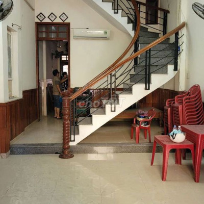 Nhà 3 tầng mặt tiền Hoàng Quốc Việt