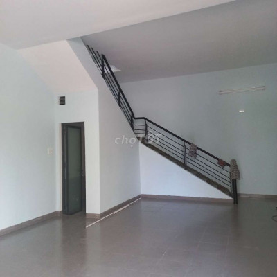 Cho thuê căn góc ngã 4 trung tâm tp Quy Nhơn.