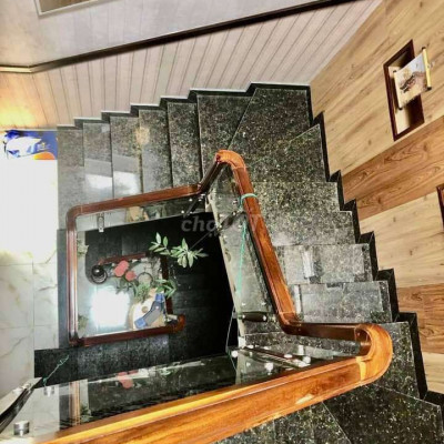 Nhà mặt tiền full nội thất Cty Vinamilk Hoàng Văn Thụ