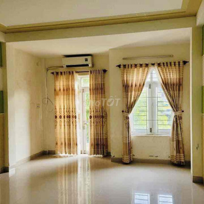 Nhà mặt tiền Tây Sơn 3 tầng 4PN 3WC tiện KD và ở giá 7 triệu/tháng