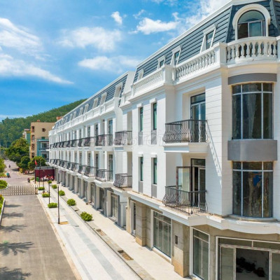 Nhà phố 1 trệt 3 lầu gần bến xe trung tâm, khu dân cư an ninh sầm uất