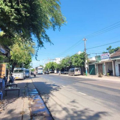 - Cho thuê đất đường Hùng Vương, Quy Nhơn..- Diện tích: 1600m2