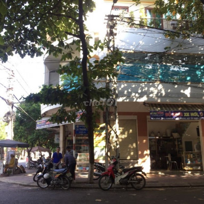 Cho thuê nhà 2mặt, 3tầng cung đường cao cấp nhất TP Quy Nhơn DT 269m2