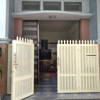 Nhà ở 86 m2 ba phòng ngủ, gần siêu thị GO