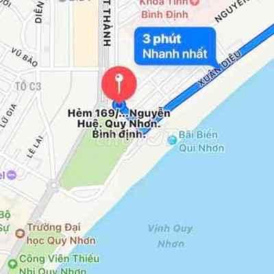 nhà cách biển 30m. ngay trung tâm thành phố du lịch.