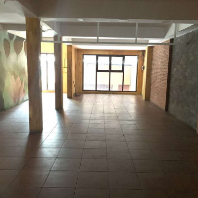 Cho thuê nhà mặt tiền trung tâm tp Quy Nhơn.Dt 150m2, ngang 7m