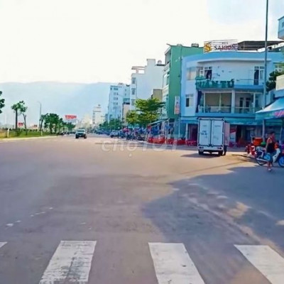 Cho thuê nhà 2 tầng mặt tiền Xuân Diệu ngang 20m View trực diện biển