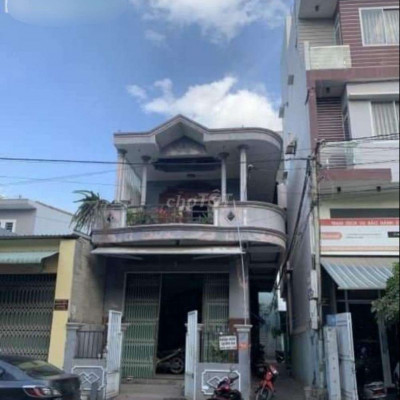 Cho thuê nhà mặt tiền, gần vòng xoay Đống Đa