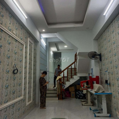 Cho thuê nhà khu Thành Thái gần chợ xóm tiêu 3 tầng giá rẻ