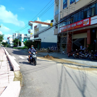 Bán lô góc 142,5m2 (2tỷ25) khu đường TRẦN BÁ TT DIÊU TRÌ. H TUY PHƯỚC