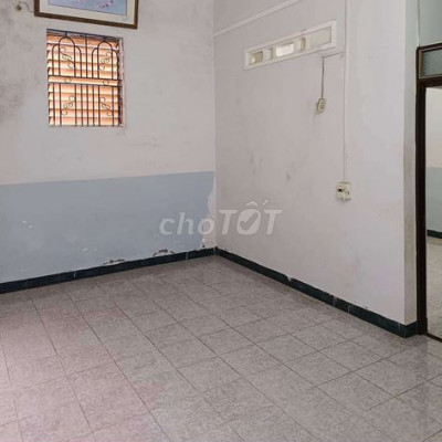 Nhà cấp 4 dt 110m2 2 phòng ngủ hẻm lê văn hưu