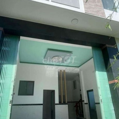 Bán nhà 2 tầng hẻm ô tô Lạc Long Quân giá 1,2 tỉ