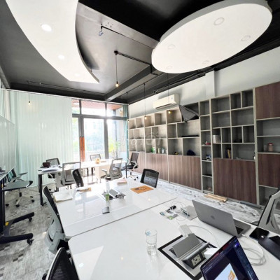 Nhà mặt tiền khu ngân hàng, kinh doanh giá 9.8 tỷ (Giá đầu năm 13 tỷ)