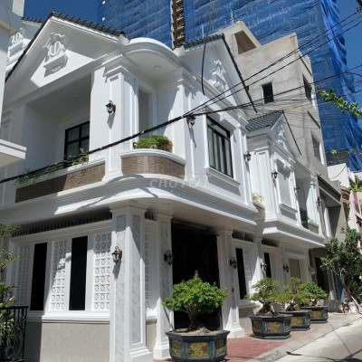 Biệt thự tốt và hiếm nhất tại TP Quy Nhơn,cách biển 30m,furni cao cấp