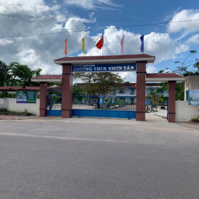 Chính chủ cần bán lô đất đối diện trường cấp 1, cấp 2 Nhơn Tân