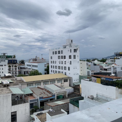 Cho thuê nhà mặt tiền trung tâm đường Lê Lợi Quy Nhơn 165m2 2 lầu