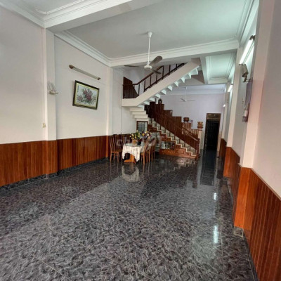 Cho thuê nhà mặt tiền đường Nguyễn Thái Học, tp Quy Nhơn, Bình Định