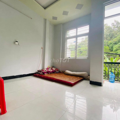 Bán gấp nhà mặt tiền đường Lê Thị Riêng, Ghềnh Ráng có chổ đậu