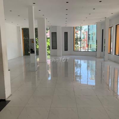 CHO THUÊ NHÀ MẶT TIỀN GÓC NGẢ TƯ TĂNG BẠT HỔ QUY NHƠN