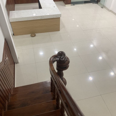 Cho thuê nhà mặt tiền đường Nguyễn Thái Học quy Nhơn 100m2 3 lầu