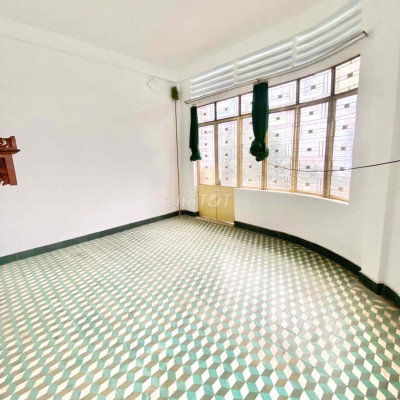 Nhà góc 2 mặt tiền khu Chợ Đầm 4PN 3WC