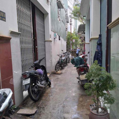 cần bán nhà hẻm cạn rộng rãi gần bigc bến xe