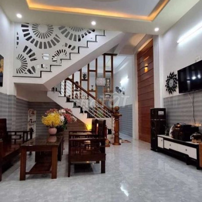 Bán nhà 2 tầng hẻm rộng cạn khu Đặng Thùy Trâm giá 2,4 tỉ