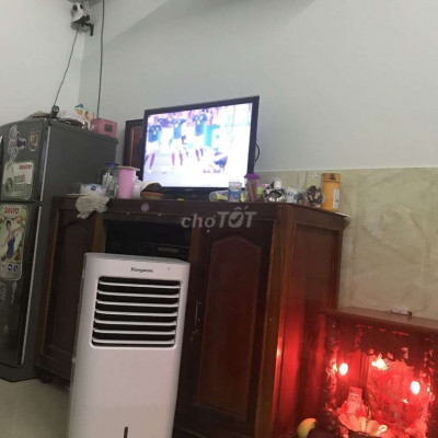 Nhà ở 100m2 đẹp mới đối diện sânbanh kiều huyên, gần chợ tiện buôn bán