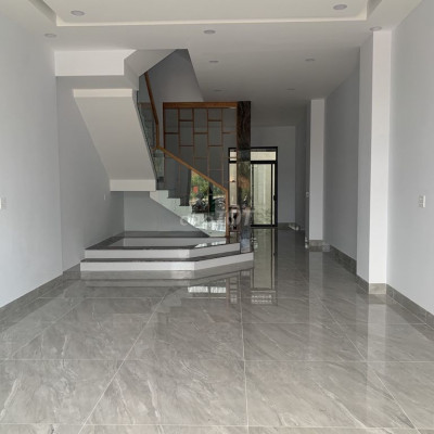 Cho thuê nhà mặt tiền Nguyễn Lữ 200m2 khu sầm uất