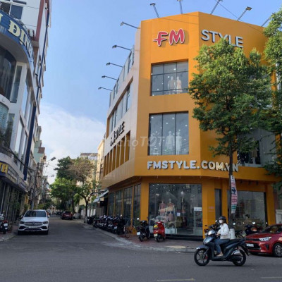 Cho thuê tòa nhà góc ngã 4 đường Tăng Bạt Hổ, tp Quy Nhơn, Bình Định