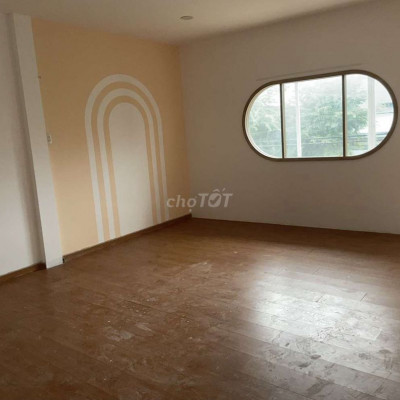 Cho thuê nhà mặt tiền đường Nguyễn Huệ, Quy Nhơn, Bình Định